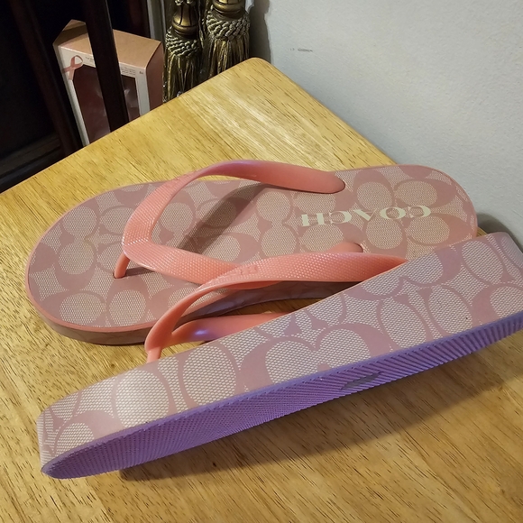 Coach Pink Flip Flops - Picture 1 of 3